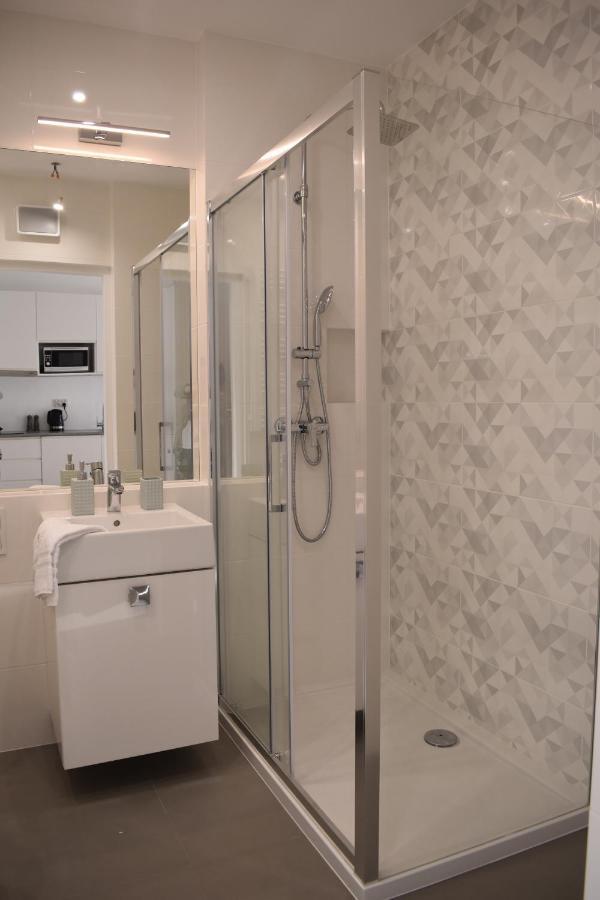 White Apartment Modern Tower Atal Gdynia Exterior foto